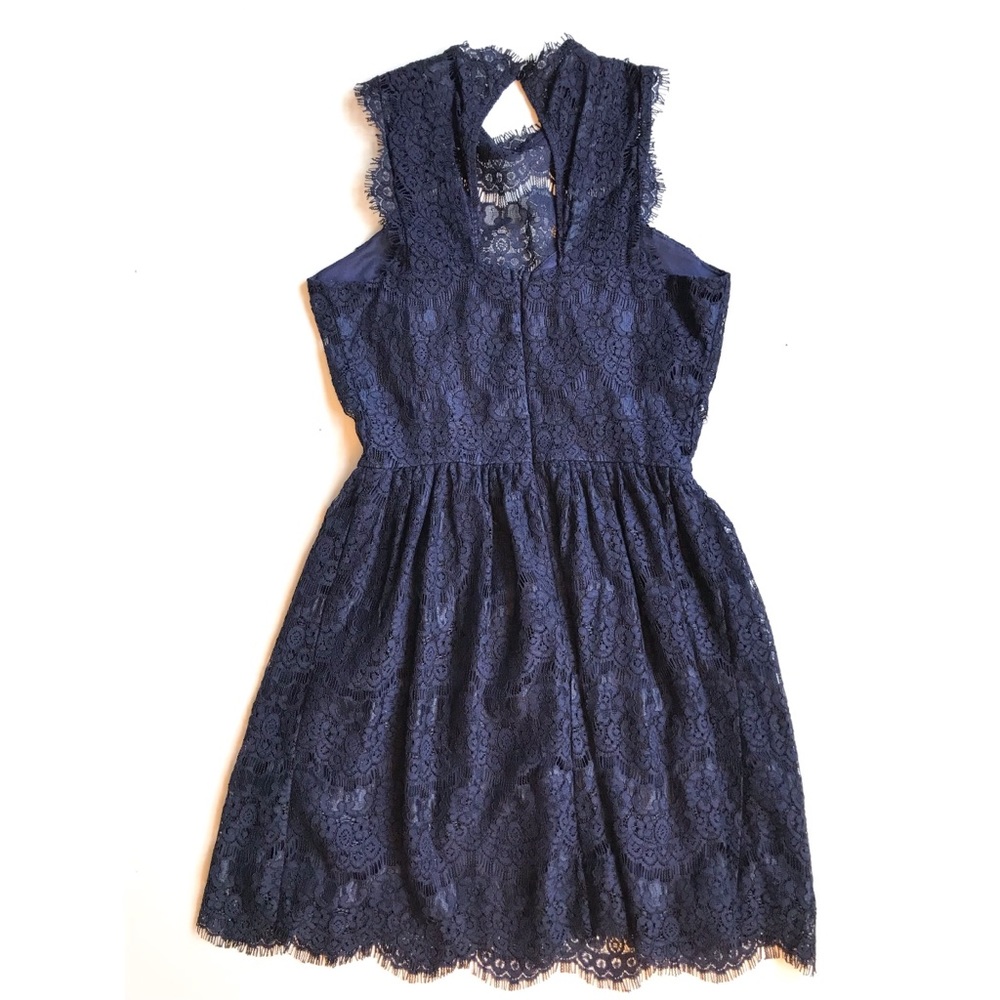 Mock Neck Lace Dress - Picture 3 of 7